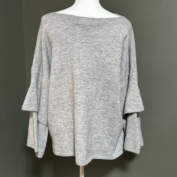 Umgee USA Sweater Womenβs Medium Gray Ruffle Bell Sleeve Cozy Knit - Picture 5 of 7